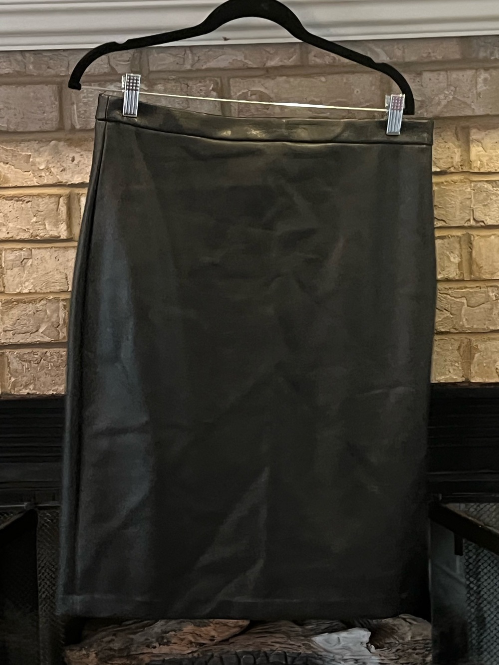 Classic Black faux Leather Pencil Skirt. Banana republic Never worn size 10